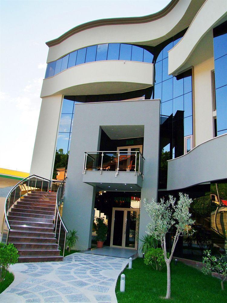 Green House Hotel & Restaurant Tirana Exterior photo